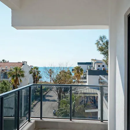 Hotel De *